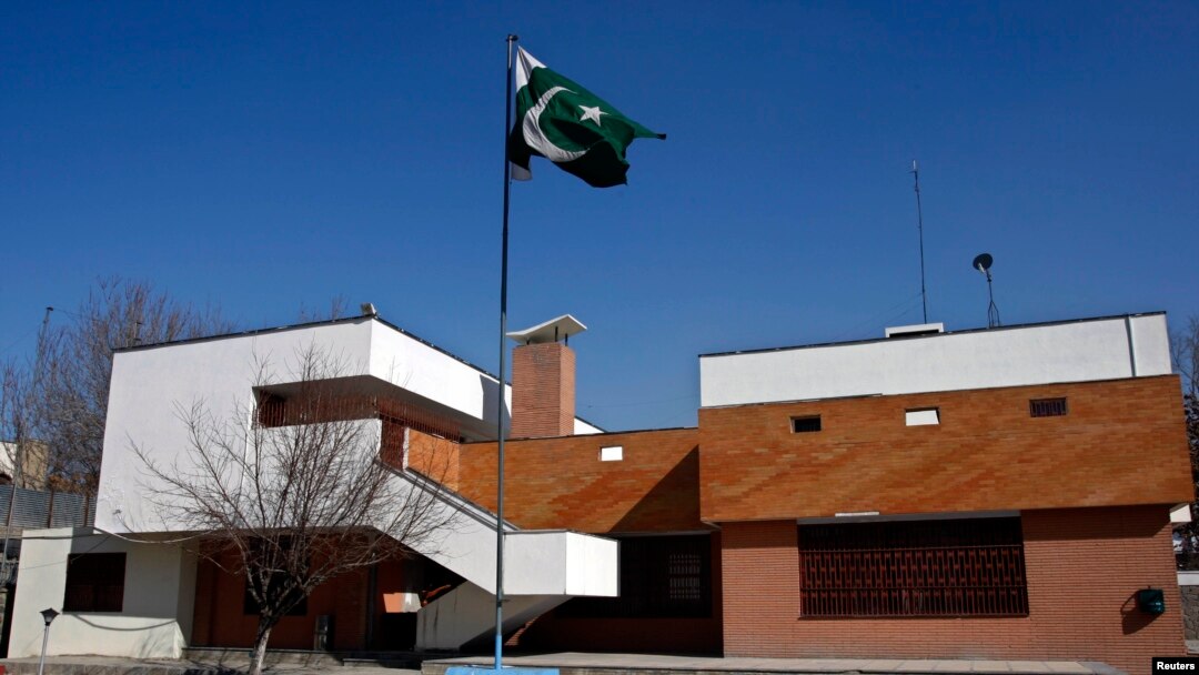 Bendera Pakistan berkibar di Kedutaan negara tersebut di Kabul, Afghanistan. (Foto: dok).