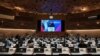 El presidente de Venezuela, Nicolás Maduro, se ve en una pantalla mientras pronuncia un discurso en la apertura de una sesión del Consejo de Derechos Humanos de la ONU, en Ginebra, Suiza, el 28 de febrero de 2022. Foto: Reuters.