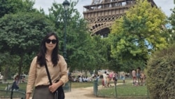 제9차 사형폐지세계총회에서 증언한 탈북민 김은주 씨가 30일 에펠탑 앞에서 포즈를 취하고 있다. (제공/탈북민 김은주 씨)