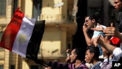Египет ги приведе Хосни Мубарак и синовите за испрашување