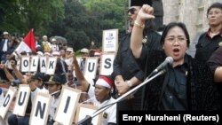 Rachmawati Soekarnoputri, Ketua Umum Partai Indonesia "Partai Pelopor" dan adik perempuan Megawati Soekarnoputri di Jakarta, 22 Oktober 2003. (Foto: REUTERS/Enny Nuraheni)