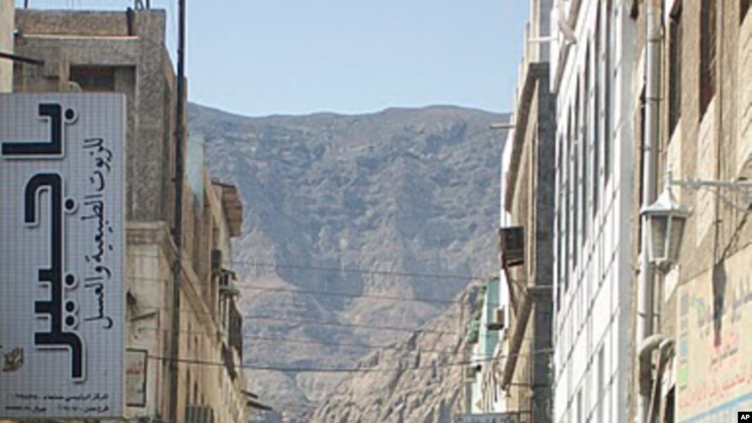 In southern Yemen’s port city of Aden, many locals complain that the northern government ignores the south, supplying jobs and government services only to the northern provinces