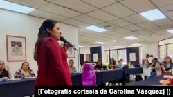 Carolina Vásquez perdió la visión funcional a los 33 años, cuando trabajaba como asistente administrativa en un colegio salvadoreño. [Fotografía Carolina Vásquez / VOA]