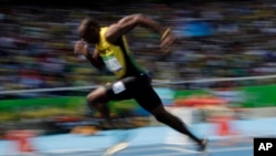 Usain Bolt de la Jamaïque a terminé en tête et remporté la médaille au 200 mètres messieurs lors des Jeux Olympiques d'été de 2016 au stade olympique de Rio de Janeiro, au Brésil, 16 août 2016. 