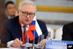 Wakil Menteri Luar Negeri Rusia, Sergei Ryabkov, menghadiri konferensi NPT di Beijing bersama anggota tetap DK PBB (China, Prancis, Rusia, Inggris, dan AS) pada 30 Januari 2019. (Foto: via AP)