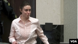 Casey Anthony fue acusada de asesinato, homicidio involuntario y proveer información falsa a las autoridades. Saldrá de la cárcel el 17 de julio de 2011.