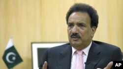 Pakistani Interior Minister Rehman Malik (file photo)
