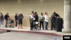 Lines outside grocery stores in Los Angeles, California, like this one on March 20,2020, are not uncommon. Items such as toilet paper, chicken and sanitizer are in high demand and hard to find. (Elizabeth Lee/VOA)