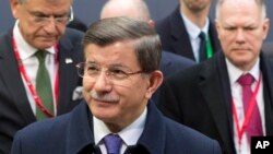 Firaministan Turkiyya, Ahmet Davutoglu a Tsakiya