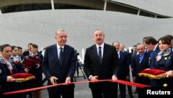 Президенты Турции Реджеп Тайип Эрдоган и Азербайджана Ильхам Алиев (архивное фото)