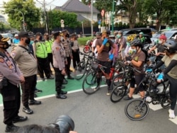 Police block demonstrators near the ASEAN Secretariat, site of the summit, in Jakarta, Indonesia, April 24, 2021. (Ahadian/VOA Jakarta). Hundreds of activists, many on bikes, protested the presence of Myanmar's General Min Aung Hlaing in Jakarta.