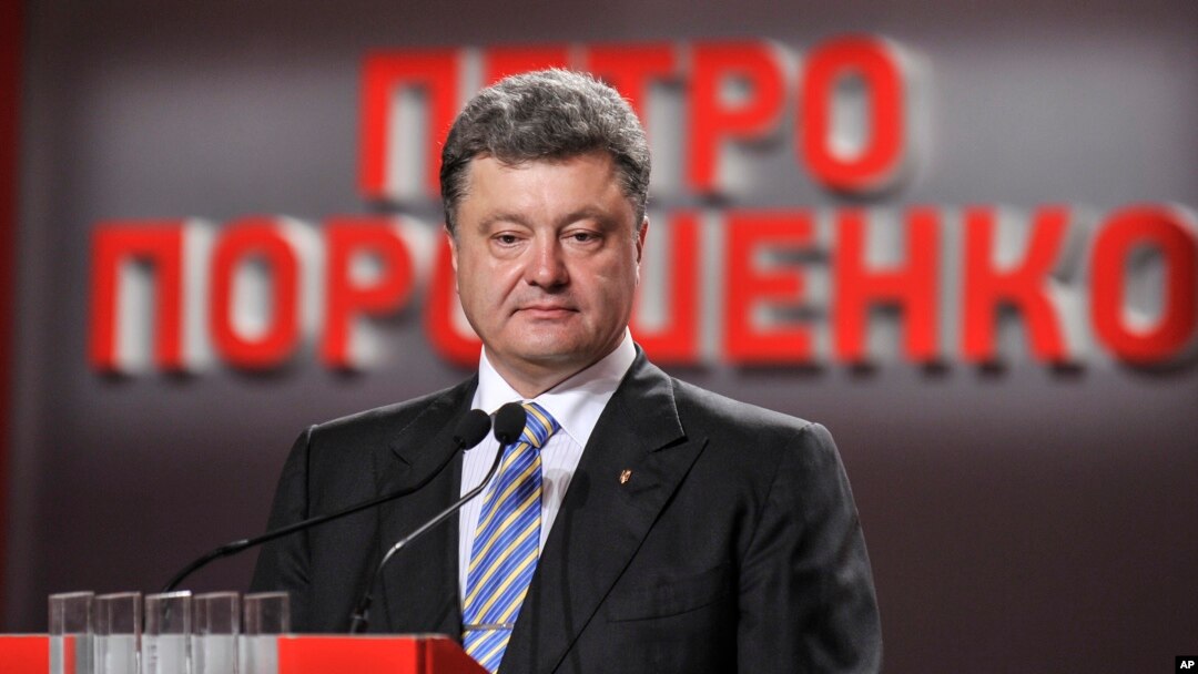 Kandidat Presiden Ukraina, Petro Poroshenko dalam konferensi pers di Kyiv, Senin (25/5).