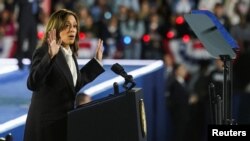 Kandidat presiden AS dari Partai Demokrat, Wakil Presiden Kamala Harris, menyampaikan pidato dalam kampanye di National Mall, di Washington, pada 29 Oktober 2024. (Foto: Reuters/Kevin Lamarque)