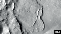 Example of features identified in a deep basin on Mars that show it was influenced by groundwater billions of years ago. (NASA/JPL-Caltech/MSSS) 