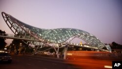 The Bridge of the Peace in Tbilisi. (Yuli Weeks/VOA)