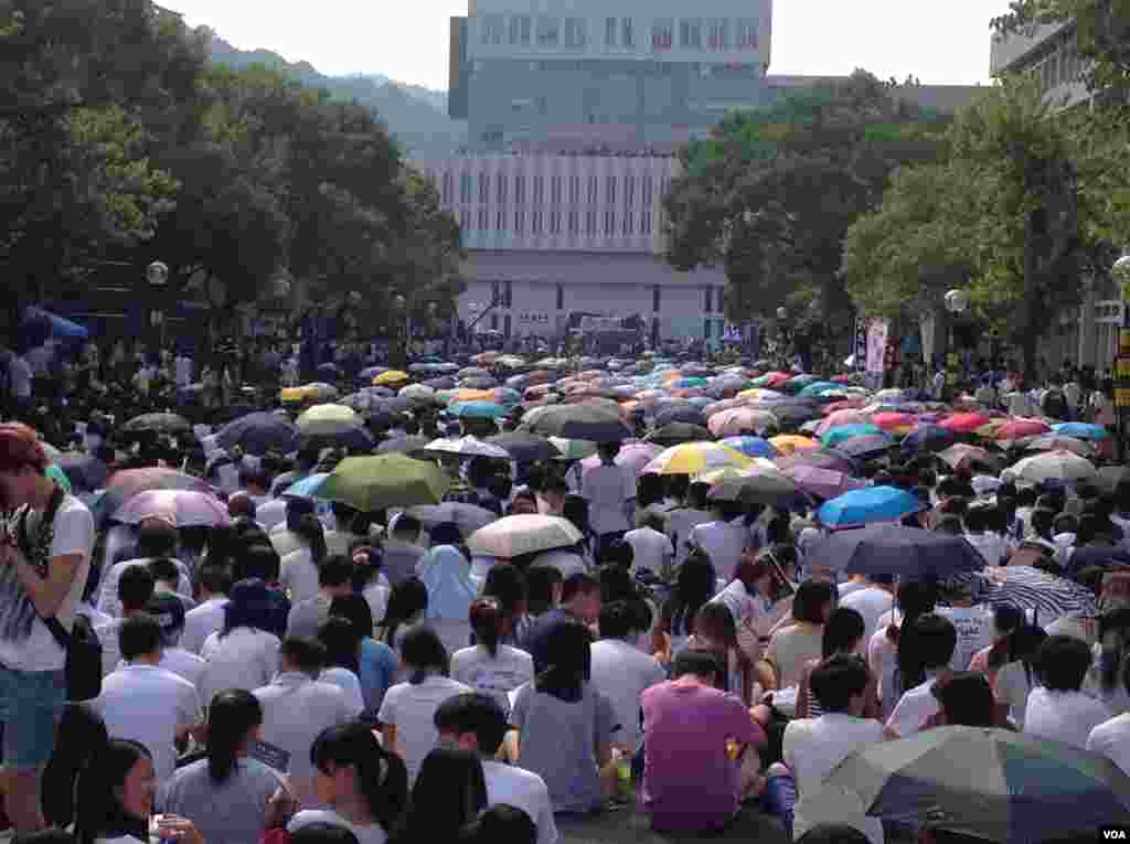 香港大专学生罢课（美国之音海彦拍摄）