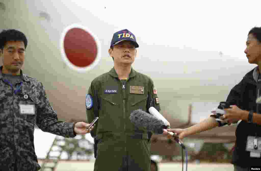 Japan&#39;s Maritime Self-Defense Force Commander Hidetsugu Iwamasa speaks to the press in front of one of their P-3C Orion aircraft currently at RAAF Base Pearce near Perth, Australia, April 4, 2014.