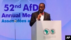 Akinwumi Adesina, presidente del Banco de Desarrollo Africano es el ganador del Premio Mundial de Alimentos 2017. En la foto, Adesina habla en la reunión anual del banco en Gandhinagar, India. Mayo 23, 2017.