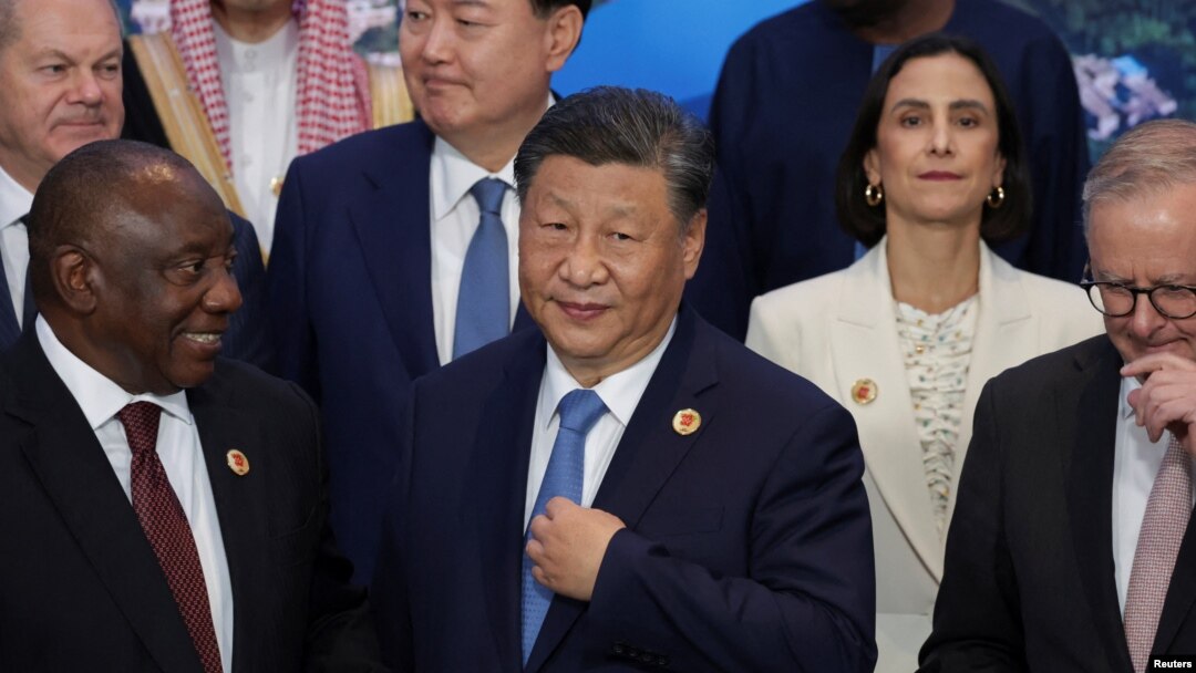 19일 브라질 리우데자네이루에서 열린 주요20개국(G20) 정상회의에 참석한 시진핑 중국 국가주석이 각국 정상들과 단체 기념촬영을 하고 있다.