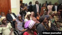 Jami'an gwamnatin Najeriya suna ganawa da 'yan matan Chibok su 21 da aka sako ranar Alhamis 13 ga watan Oktoban 2016 a Abuja