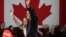 自由党领袖贾斯汀·特鲁多（Justin Trudeau）10月19日胜选后在其妻子的陪同下与支持者会面， 并发表胜选讲话。