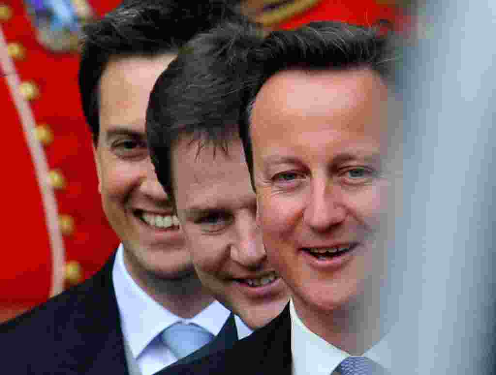 (L-R) Britain's opposition Labour Party leader Ed Miliband, Deputy Prime Minister Nick Clegg and Prime Minister David Cameron after the ceremony. (Reuters/Toby Melville)