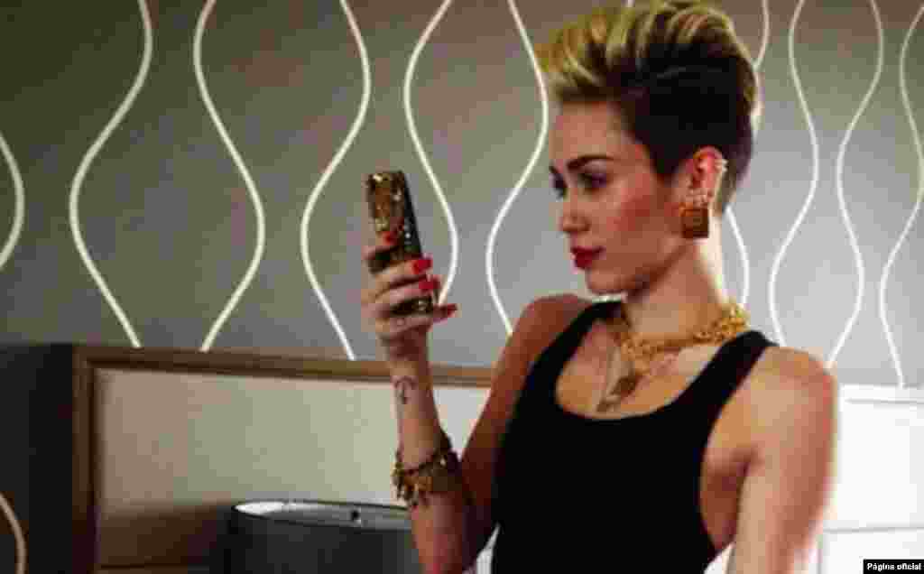 Miley Cyrus &quot;selfie&quot;. A cantora pop, ex Hanna Montana, tem todo o tipo de &quot;selfies&quot;, especialmente provocantes.