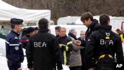 Des members du Bureau enquête accident français (BEA) / Archives