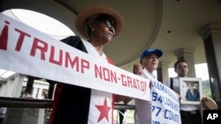 Una pancarta dice: "¡Trump, persona non grata!", en una manifestación en por del Día de los Mártires, por la soberanía de la Zona del Canal de Panamá, en la Ciudad de Panamá, el 9 de enero de 2025. 