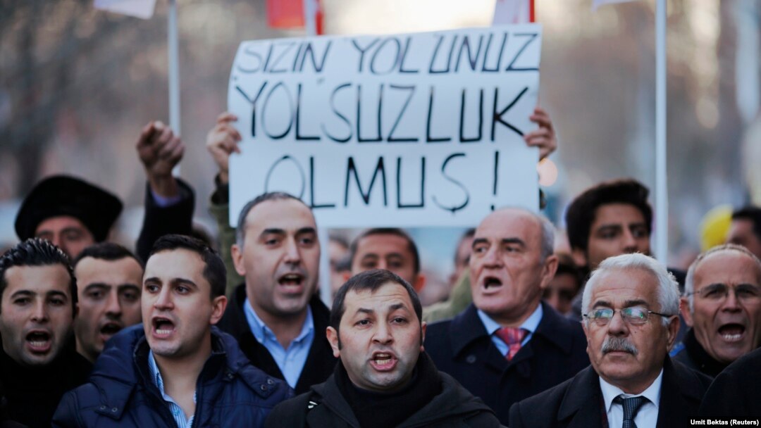 Anqarada hukumatga qarshi o'tkazilgan norozilik namoyishidan, 28-dekabr, 2013-yil.