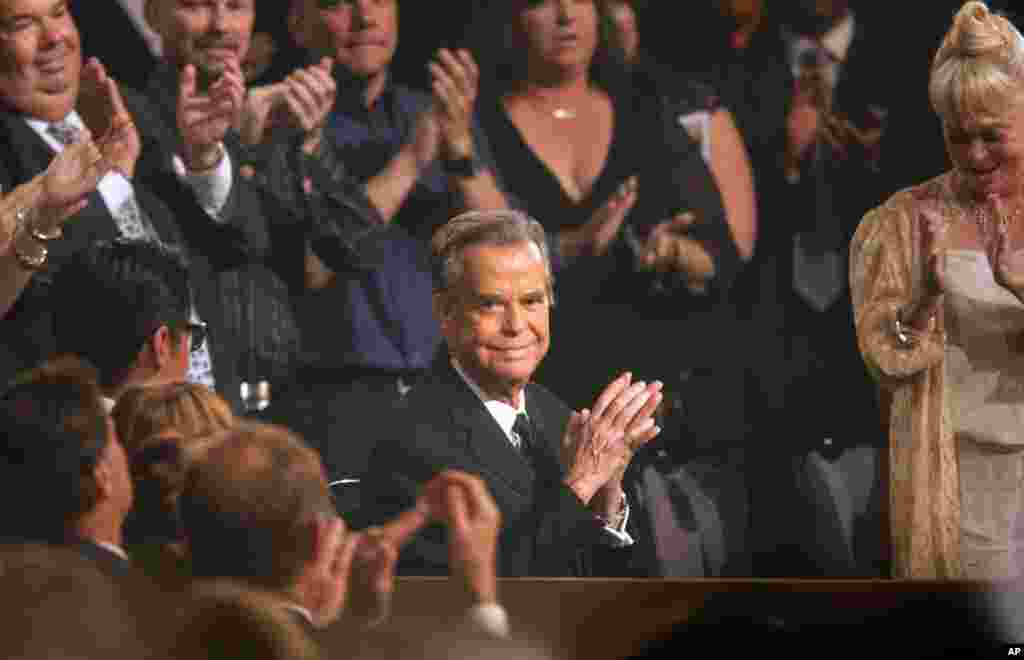 Dick Clark receives a standing ovation as he is honored during the Daytime Emmy Awards show in Las Vegas, June 27, 2010. (Reuters)