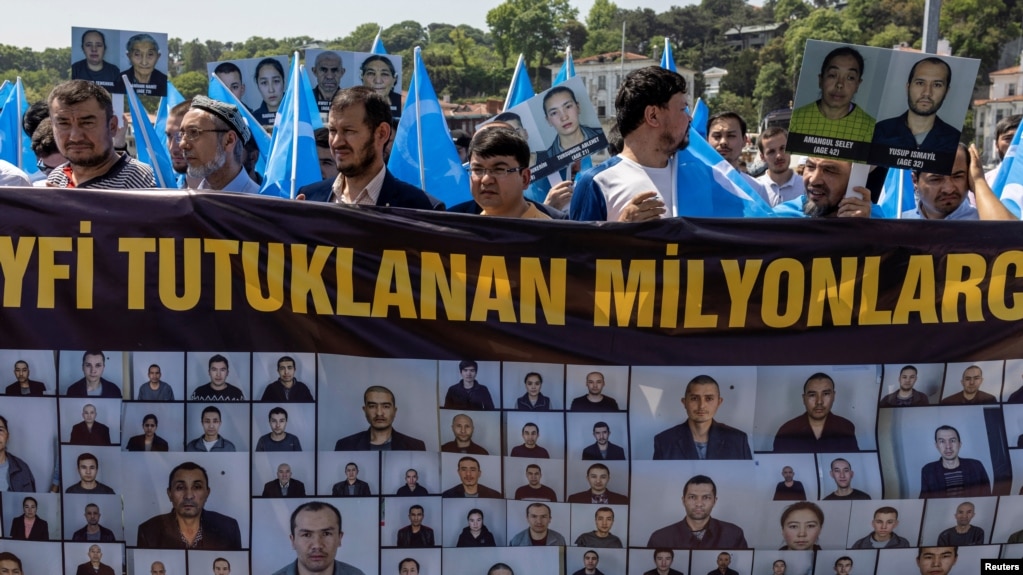 维吾尔族人在伊斯坦布尔抗议中国(photo:VOA)