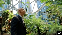 Jeff Bezos, le PDG et fondateur d'Amazon.com visite les nouveaux dômes, nouvelle extension de son entreprise à Seattle le 29 janvier 2018.