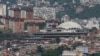 La sede del Servicio Nacional de Inteligencia de Venezuela (SEBIN), conocida como El Helicoide, está situado frente al barrio La Cota 905 en Caracas, Venezuela, el sábado 27 de julio de 2024. (Foto AP/Matías Delacroix)