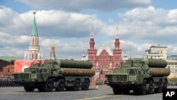 Російські зенітно-ракетні системи С-400 на параді до Дня перемоги в Москві, Росія, 9 травня 2023 року (Фото: Пелагія Тихонова, агентство «Московські новини» через AP)