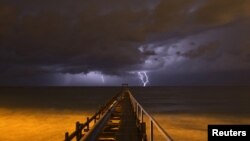 Tormenta en Atlit cerca de Haifa, en el norte de Israel. El agua o la falta de ésta marcó extremos en el clima mundial durante 2012.