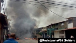 Imagen de la casa natal del expresidente de Venezuela, Hugo Chávez, en el estado Barinas, presuntamente incendiada por manifestantes.