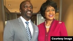 Muimbi wekuAmerica Akon aine mumiriri weAfrican Union kuAmerica, Dr Arikana Chihombori -Quao