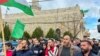 Palestinos protestan contra la muerte del líder de Hamás Saleh al-Arouri, cerca de Ramala, el 3 de enero de 2024.