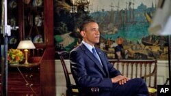 سه‌رۆک ئۆباما له‌ ده‌می تۆمارکردنی وتاره‌ ڕادیۆیی‌یه‌ هه‌فتانه‌یی‌یه‌که‌یدا، شه‌ممه‌ 17 ی حه‌وتی 2010