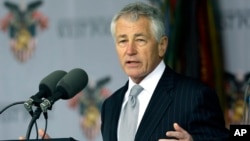 Menteri Pertahanan AS Chuck Hagel berpidato dalam upacara kelulusan di Akademi Militer West Point, negara bagian New York (25/5). (AP/Mike Groll)