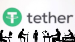 Foto ilustrasi yang menampilkan logo dari perusahaan Tether. (Foto: Reuters/Dado Ruvic)