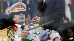 Mouammar Kadhafi, alors à la tête de la Libye, lors d'un défilé militaire à Tripoli, 1er septembre 2009.