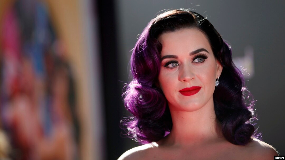Cast member and singer Katy Perry poses at the premiere of "Katy Perry: Part of Me" at the Grauman's Chinese theatre in Hollywood, California June 26, 2012. 