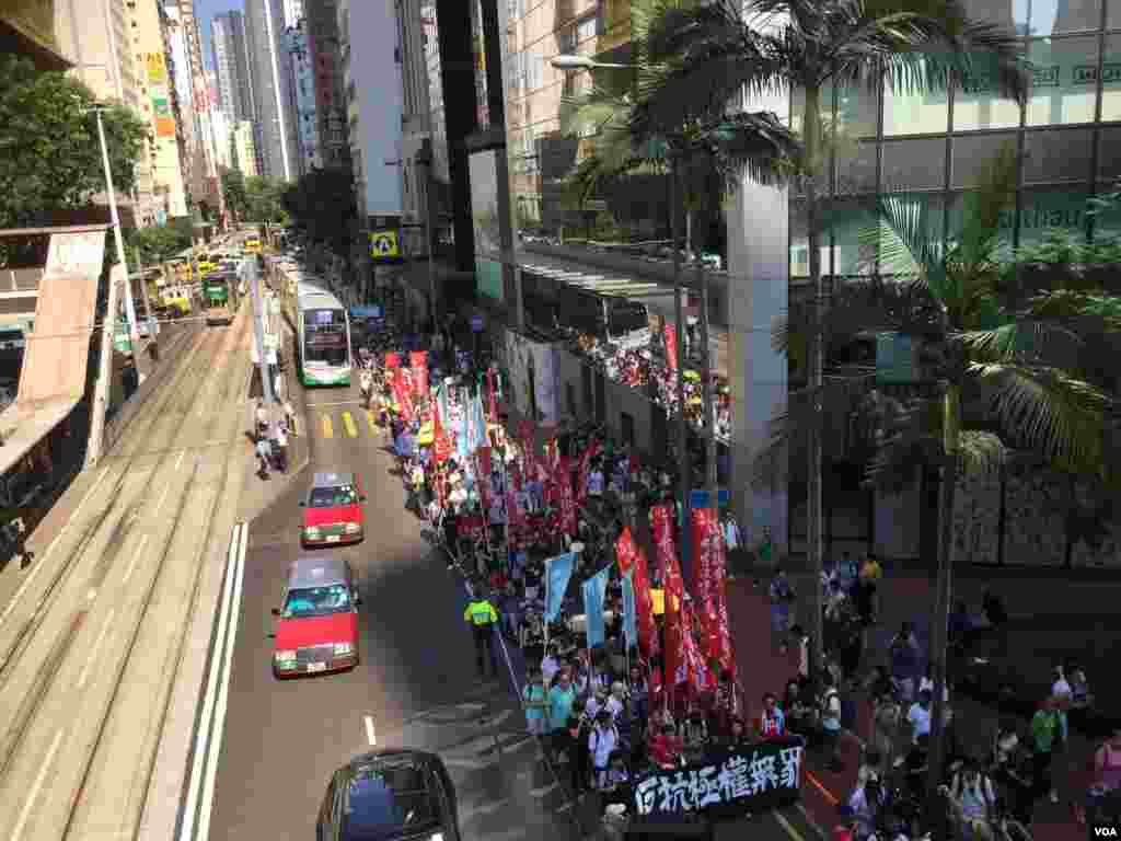 香港多個政黨和團體發起大遊行，聲援被上訴庭加刑重判的闖立法會抗爭者及闖公民廣場案的雙學三子。