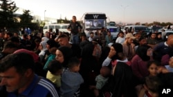 Syrians fleeing the war in Lebanon arrive at the Syrian-Lebanese border crossing in Jdeidet Yabous, Syria, Sept. 25, 2024.