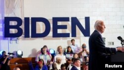 ARCHIVO - El presidente estadounidense Joe Biden habla durante un evento de campaña en la escuela secundaria Sherman, en Madison, Wisconsin, EEUU, el 5 de julio de 2024.