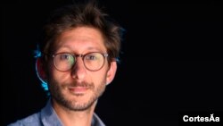 ফ্রন্টিয়ার মিয়ানমারের নিউজ ওয়েবসাইট এর ব্যবস্থাপনা সম্পাদক ড্যানি ফেনস্টারকে ২৪ মে থেকে ইয়াঙ্গুনের ইনসেইন কারাগারে বন্দী রাখা হয়েছে। (ছবি- ফেনস্টার পরিবার)