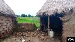 Une maison détruite par les eaux dans un village du département de Yagoua le 9 septembre 2024 (Emmanuel Jules Ntap / VOA)