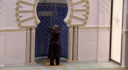 Prayers at the Lyon Mosque. Mainstream Muslim religious leaders in France also have misgivings about the proposed separatism legislation. (Lisa Bryant/VOA)